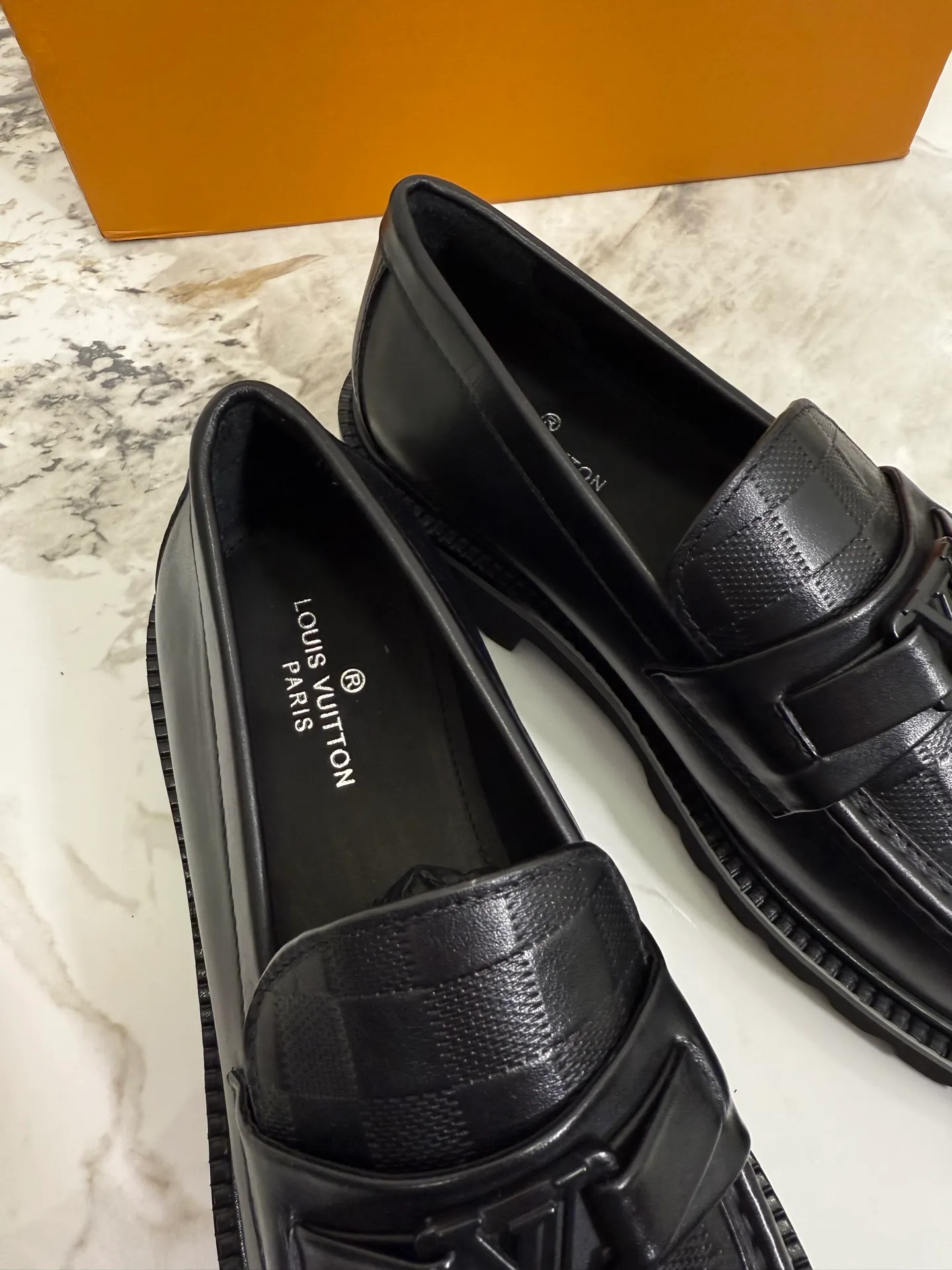 [L Family] Top P: 800💰 ▪️Size: 39-44 (38.45 custom-made) The top male god leather shoes Lv series are sold at the same time with original factory configuration, original cowhide fabric imported from Italy, soft and comfortable, imported water-dyed cow lining, soles: original ultra-light French foam outsole super comfortable, original factory with single goods 🔍🔍high quality, can be entered and exited at will, welcome to compare and synchronize.